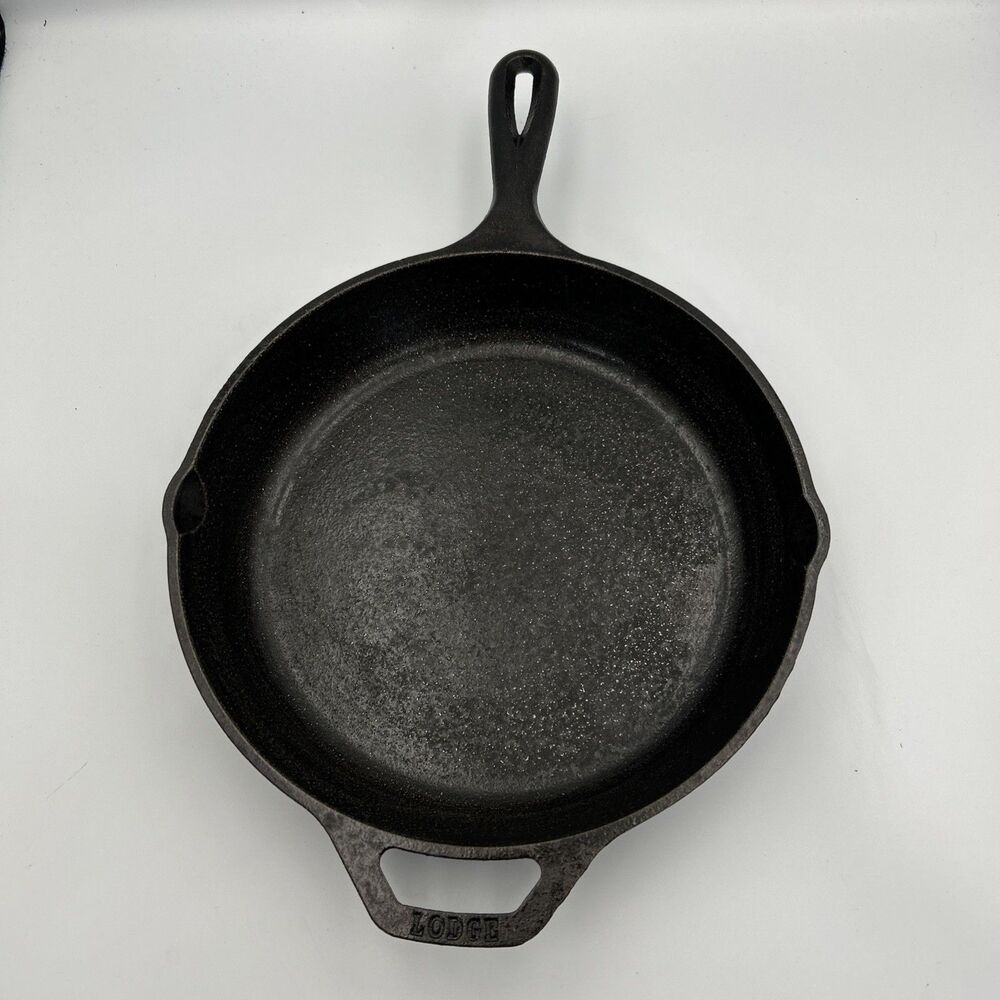 Vintage 8SK 10" Lodge Cast Iron Skillet W/Assist Handle USA